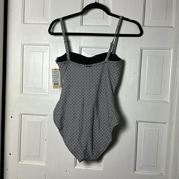 DKNY Black and White One Piece Swimsuit size medium - Picture 5 of 9